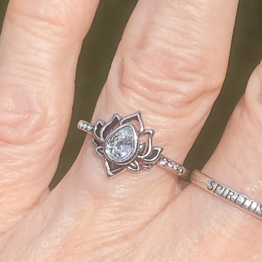 Lotus ring White Zircon silver plated flower ring with crystal accent - Picture 2 of 15